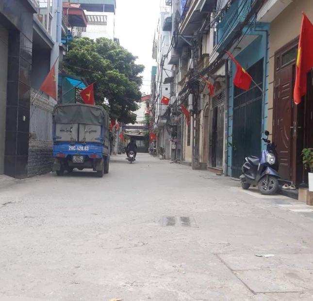 Bán gấp mảnh đất Tựu Liệt Thanh Trìm sẵn nhà 3 tầng, mt 8m, 15m ô tô tránh, chỉ nhỉnh 2 tỷ