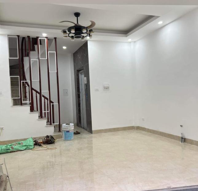 Bán nhà  Đường Láng 35m x 6 tầng, thang máy, ô tô tránh
