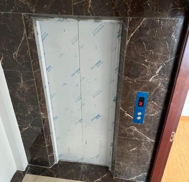 Bán nhà  Đường Láng 35m x 6 tầng, thang máy, ô tô tránh