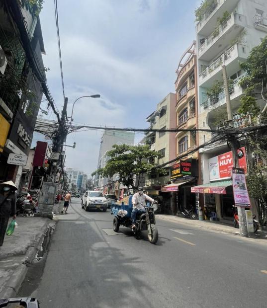Cần bán nhà MT Huỳnh Văn Bánh, phường 15, Phú Nhuận. DT: 4,3x13m, 6 lầu, giá 16.7 tỷ