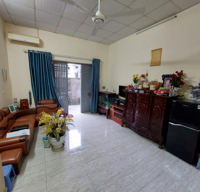 bán gấp nhà 48m Di Trạch, Ô tô đỗ cổng, giá 2.15 tỷ