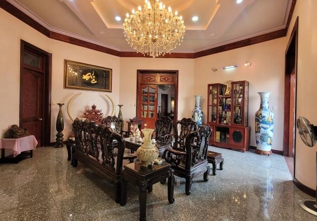 Biệt Thự Mặt Tiền Đẳng Cấp - Phước Long A - Thủ Đức - 984M2 - 4 Tầng - 7PN - Chỉ 80 Tỷ.