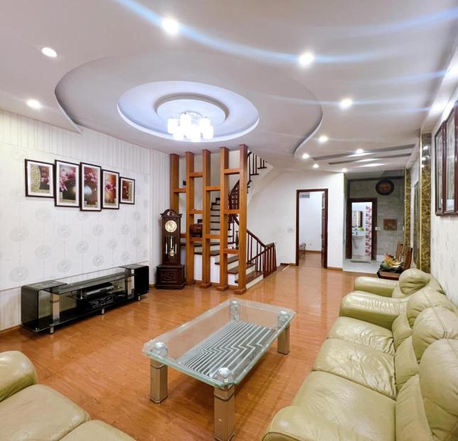Bán nhà Cầu Giấy 63m x 5 tầng giá 11.5 tỷ vị trí đẹp ô tô dừng đỗ