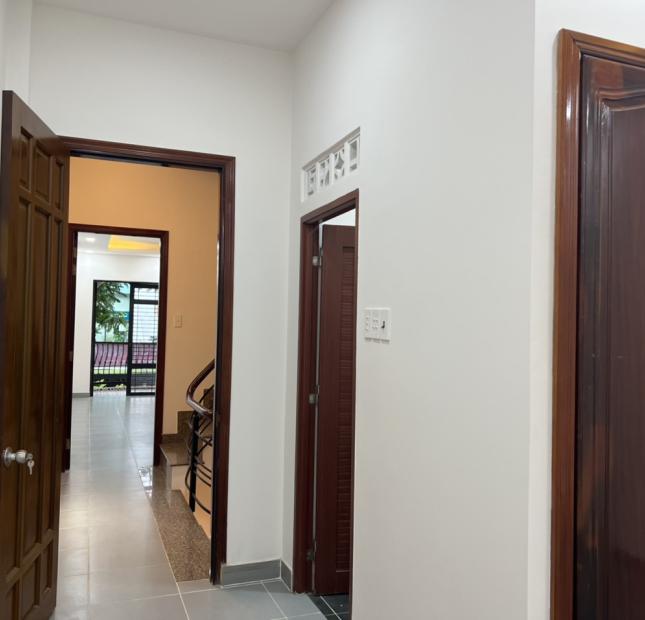 Cho thuê nhà mặt tiền Trương Định Q3, dt:4x18m 3 lầu giá 95tr/th TL