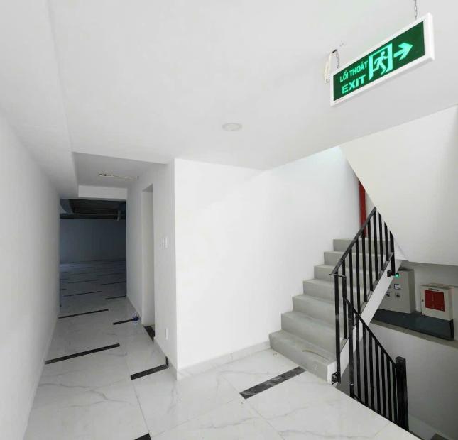 Cho thuê tòa nhà văn phòng Nguyễn Cửu Vân, P. 17, Bình Thạnh 900m2 hầm 7 tầng tháng máy 250tr/tháng