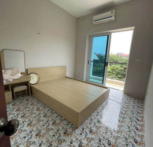 [1.5 tỷ] Có Ngay Căn Góc 78m2 2PN tại KĐT Việt Hưng, 2 Ban công, View sân công viên.