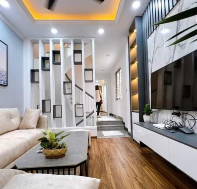 Bán nhà Phú Diễn 40m2 5T 4m MT, ô tô đỗ cổng, mới ở luôn,gần hồ thoáng mát chỉ 4 tỷ