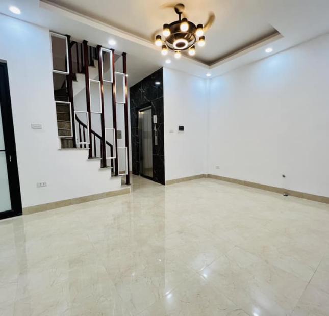 Bán nhà mặt phố Cầu Giấy 50m x 5 tầng, mt: 3.7m