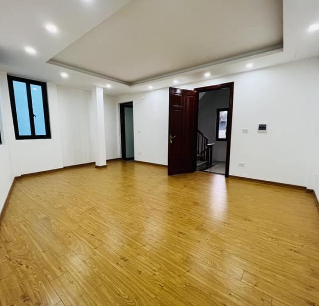 Bán nhà mặt phố Cầu Giấy 50m x 5 tầng, mt: 3.7m
