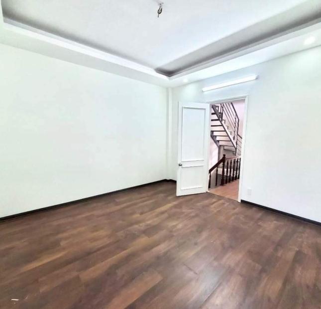 Bán nhà Trần Duy Hưng 50m x 5 tầng, mt: 4m