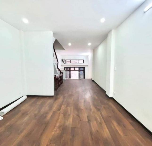 Bán nhà Trần Duy Hưng 50m x 5 tầng, mt: 4m