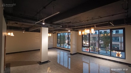 Cho thuê shophouse 2 căn đập thông gồm 5 tầng 1 tum với mặt tiền rộng 11m đã hoàn thiện cơ bản