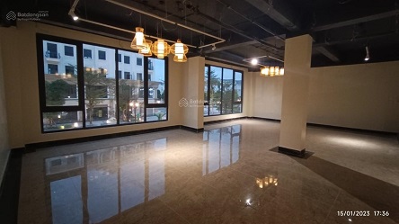 Cho thuê shophouse 2 căn đập thông gồm 5 tầng 1 tum với mặt tiền rộng 11m đã hoàn thiện cơ bản