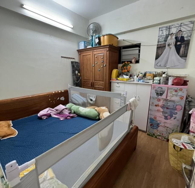 Chủ nhà cần bán căn hộ vp5 Linh Đàm, 59m2, 2 phòng ngủ, 2 phòng vs, nhà đẹp, sổ đỏ chính chủ, giá rẻ bất ngờ 
