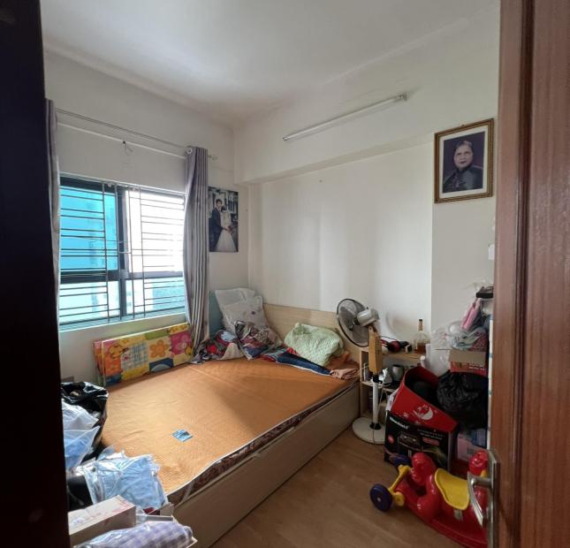 Chủ nhà cần bán căn hộ vp5 Linh Đàm, 59m2, 2 phòng ngủ, 2 phòng vs, nhà đẹp, sổ đỏ chính chủ, giá rẻ bất ngờ 