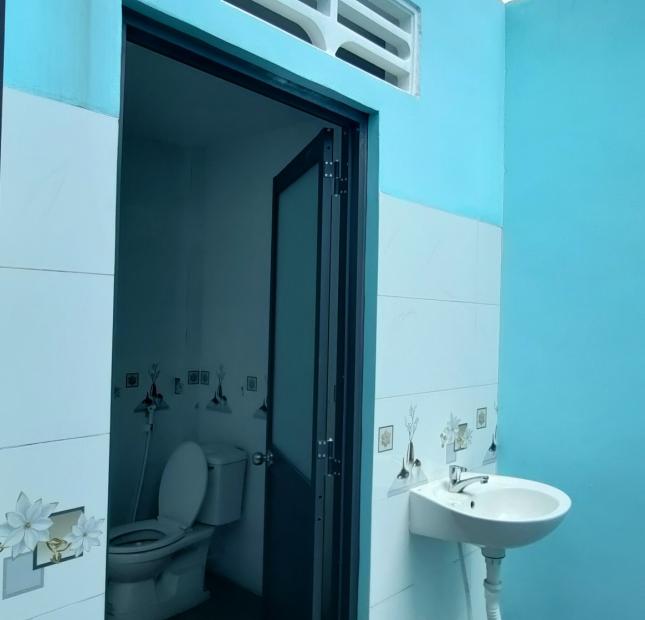 Bán 2 nhà sát chợ, ở bên cạnh trường học, tiện nghi tất cả
