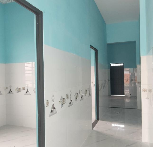 Bán 2 nhà sát chợ, ở bên cạnh trường học, tiện nghi tất cả