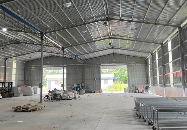 nhà xưởng cho thuê sản xuất, có sẵn trạm điện theo xưởng, KDC dể tuyển CNV, đường xe tải 15T