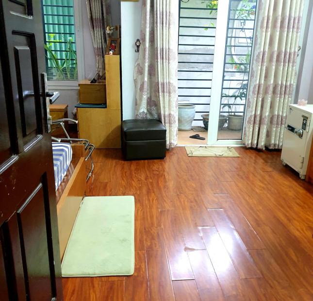 Bán nhà Tạ Quang Bửu, View trường học, nhà rộng thoáng, DT 44m2, giá 3.6 tỷ.