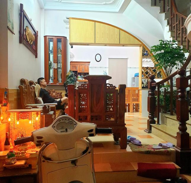 Bán nhà Tạ Quang Bửu, View trường học, nhà rộng thoáng, DT 44m2, giá 3.6 tỷ.