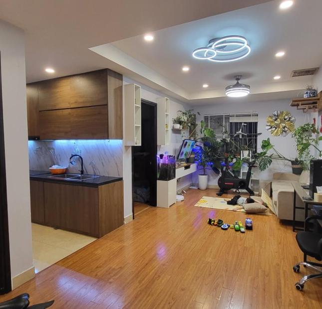 Hàng độc nhất vô nhị : Căn hộ B1 HUD2 Linh Đàm, 67.4m2, sàn gỗ chất lượng tốt, giá 2.6 tỷ.