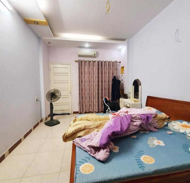 Bán nhà ngõ 175 Lạc Long Quân 66m x 5 tầng, mt: 3.8m