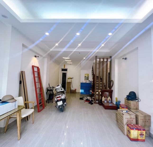 Bán nhà ngõ  Cầu Giấy 52m x 6 tầng, mt: 4.2m, Ô TÔ ĐỖ CỬA