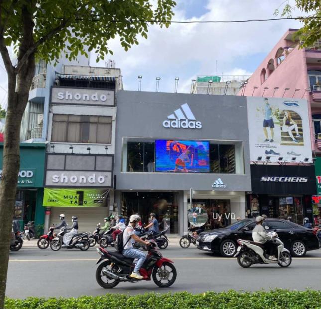 Mặt tiền Hoàng Văn Thụ đoạn gần Út Tịch. DT: 8x30m. Nhà 2 lầu showroom. Giảm 49 tỷ