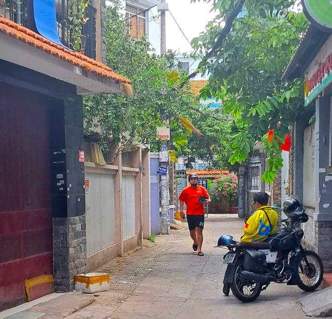 2 mặt hẻm xe hơi gần chợ Cây Quéo - 53M2 Nhà đúc 2 tấm BTCT - 5,5 tỷ