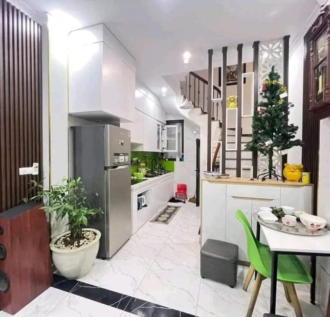 BÁN NHÀ NGÃ TƯ SỞ - 5TẦNG MỚI ĐẸPHÀNG XÓM ROYAL CITY - Ô TÔ ĐỖ CỔNG 3.7 tỷ