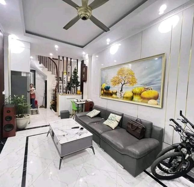 BÁN NHÀ NGÃ TƯ SỞ - 5TẦNG MỚI ĐẸPHÀNG XÓM ROYAL CITY - Ô TÔ ĐỖ CỔNG 3.7 tỷ