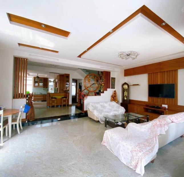 Bán biệt thự An Phú An Khánh Q2, DT 200m2 (10x20m) hầm trệt 2 lầu kiên cố, nội thất gỗ. Giá 44 tỷ