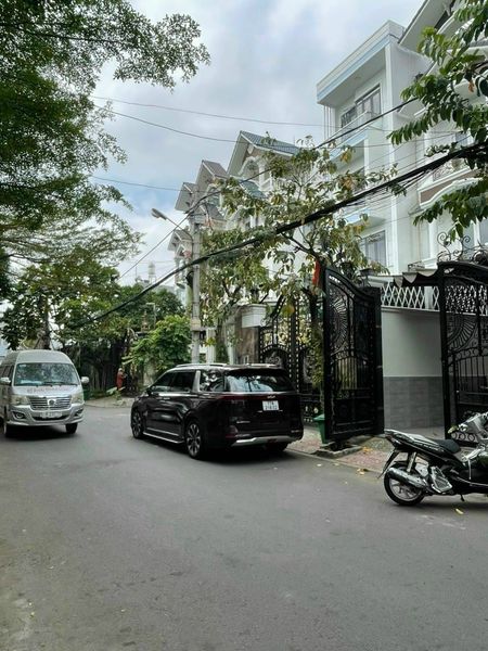 Bán 2 căn nhà liền kề Mặt Tiền ĐS8 chỉ 13,5ty/2 căn Khu vip HBP Thủ Đức .