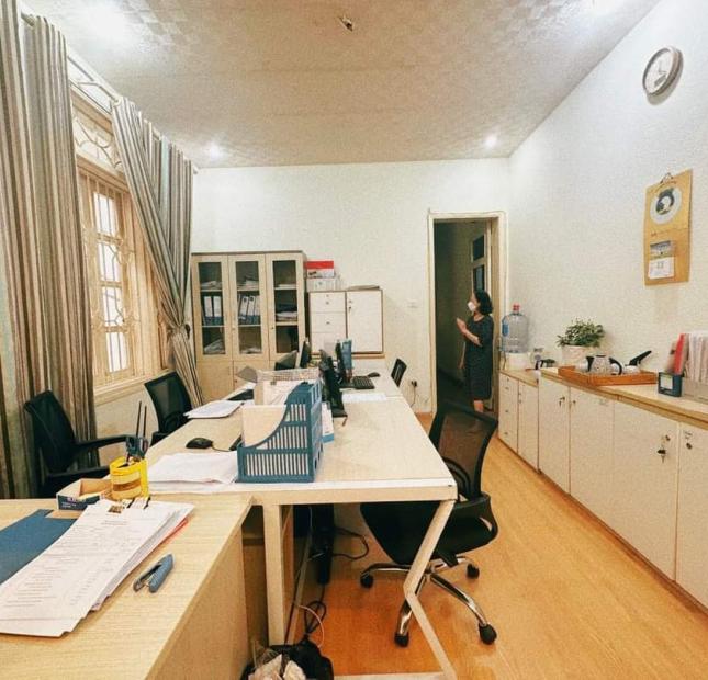 BÁN NHÀ GẦN ĐẠI HỌC NGOẠI THƯƠNG - HỌC VIỆN NGOẠI GIAO. LÔ GÓC - 3 THOÁNG - Ô TÔ 7 Chỗ VÀO NHÀ. Ở