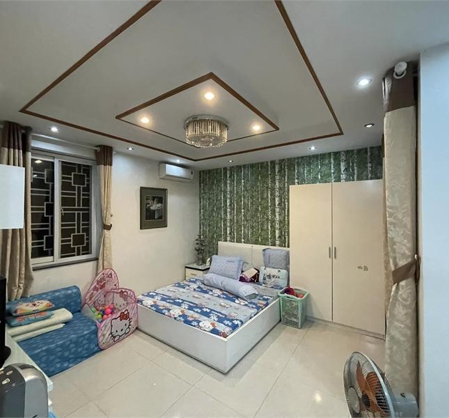 Nhà Đặng Văn Bi Thủ Đức, Xe Hơi Đậu Trong Nhà, DT 5x18M, 3 Tầng, Ngay Ngã Tư Bình Thái, Giá Nhỉnh