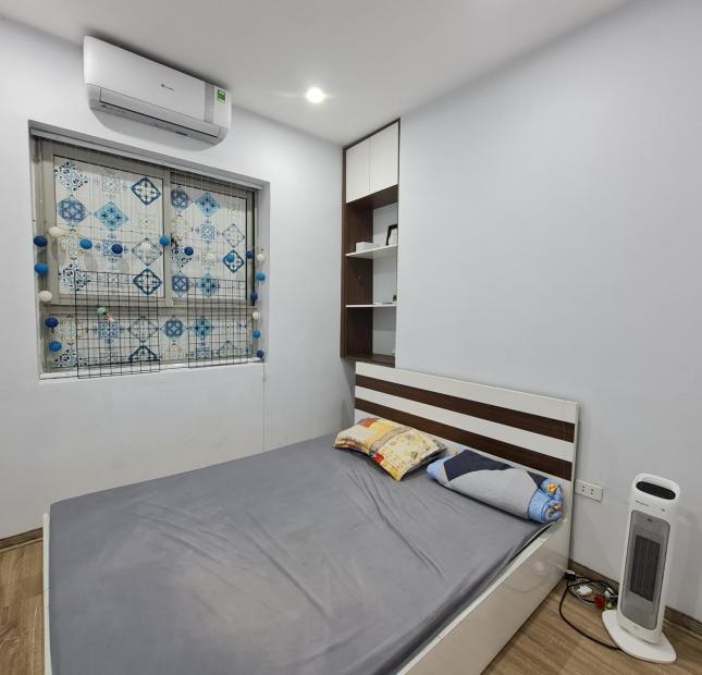 Chủ nhà nhờ bán căn HH1A Linh Đàm, 56 m2, nhiều tiện ích gần trường học, siêu thị, nội thất sàn gỗ chất lượng, giá rẻ bất ngờ.