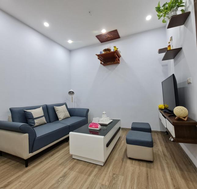 Chủ nhà nhờ bán căn HH1A Linh Đàm, 56 m2, nhiều tiện ích gần trường học, siêu thị, nội thất sàn gỗ chất lượng, giá rẻ bất ngờ.