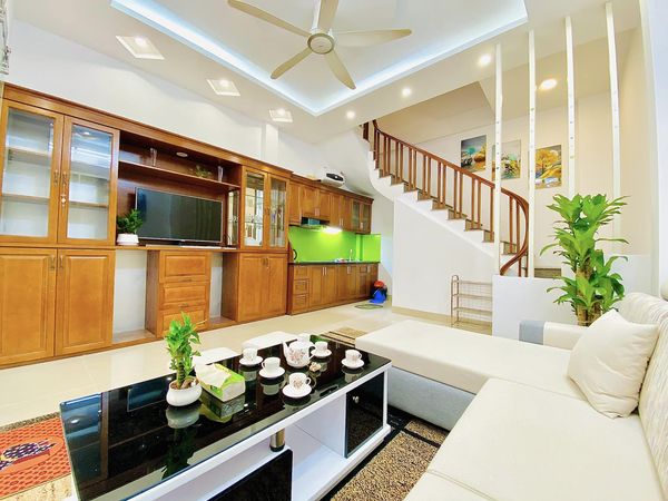 Bán nhà Ngã Tư Sở 40m2 x5T, xây mới, đẹp, chắc chắn, oto đỗ cách 20m giá chỉ 3.38 tỷ - 0352869328