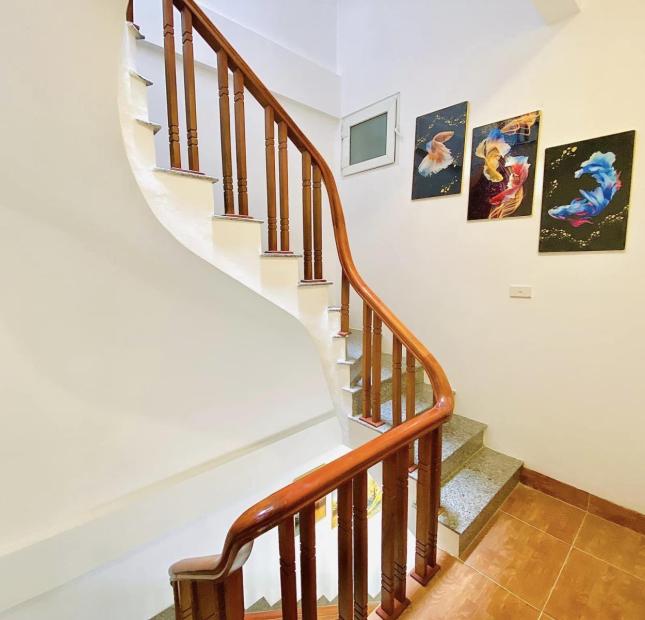 Bán nhà Ngã Tư Sở 40m2 x5T, xây mới, đẹp, chắc chắn, oto đỗ cách 20m giá chỉ 3.38 tỷ - 0352869328