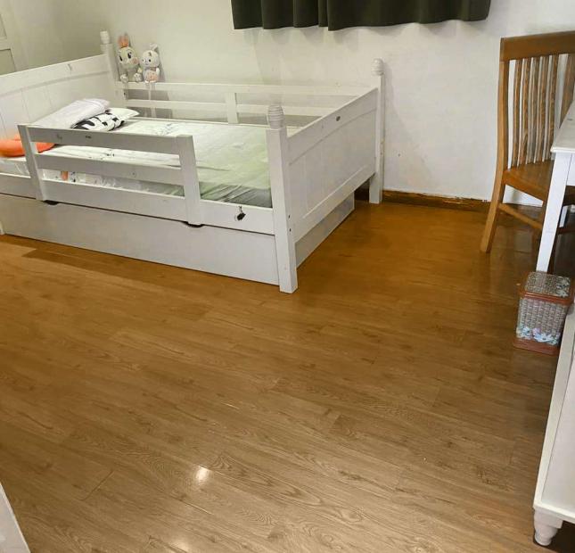 Cần bán căn hộ chung cư KĐT mới Việt Hưng, Long Biên tặng nội thất, 77m, giá 1 tỷ 7