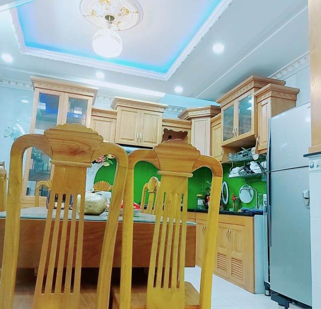 BÁN NHÀ NGỘP TÂN SƠN NHÌ HẺM XE HƠI THÔNG 4m x 13m, nhà đẹp 3 tầng BTCT, 3PN CHỈ NHỈNH 4 TỶ