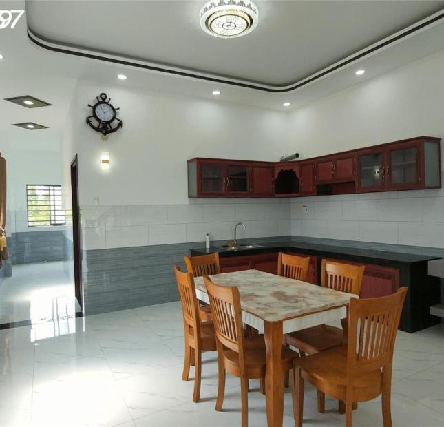Nhà tặng thiết kế bên trong đẹp lung linh, giá cực kỳ thích hợp!