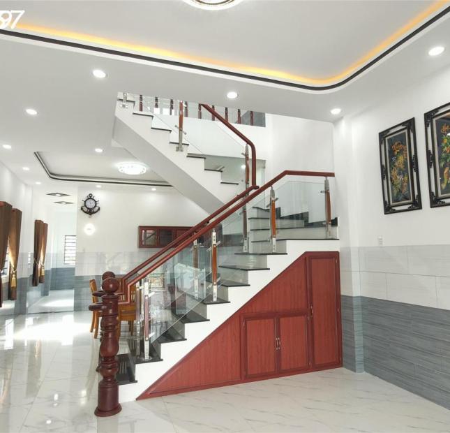 Nhà tặng thiết kế bên trong đẹp lung linh, giá cực kỳ thích hợp!