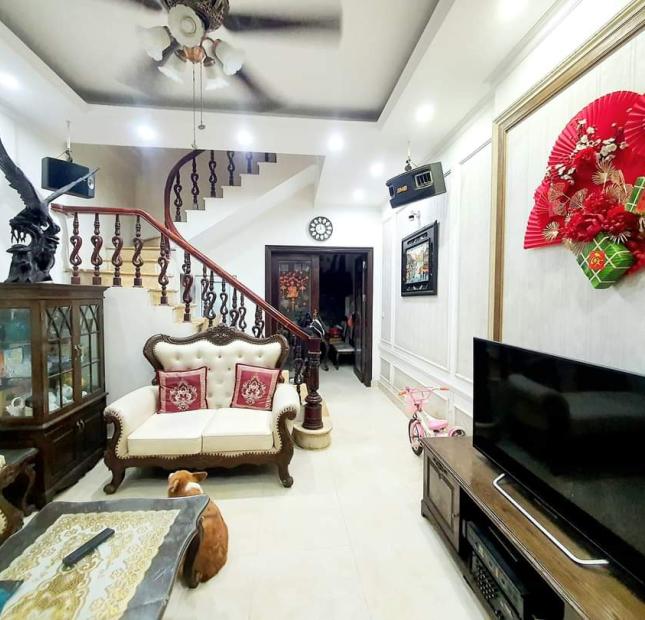 nhà ngõ trần duy hưng ô tô tránh,vào nhà 63,3m 4t mt 4,5m nhỉnh 11 tỷ.