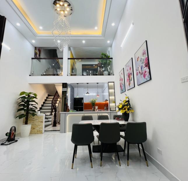 NHÀ ĐẸP CHỦ TẶNG TOÀN BỘ NỘI THẤT XỊN XÒ - NHÀ 3 MẶT THOÁNG 