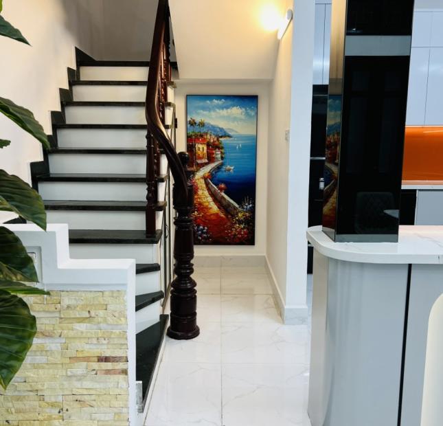 NHÀ ĐẸP CHỦ TẶNG TOÀN BỘ NỘI THẤT XỊN XÒ - NHÀ 3 MẶT THOÁNG 