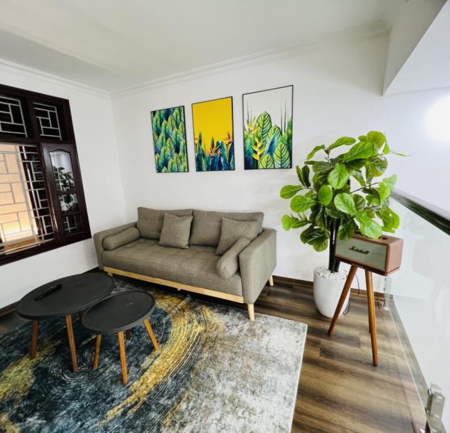 NHÀ ĐẸP CHỦ TẶNG TOÀN BỘ NỘI THẤT XỊN XÒ - NHÀ 3 MẶT THOÁNG 