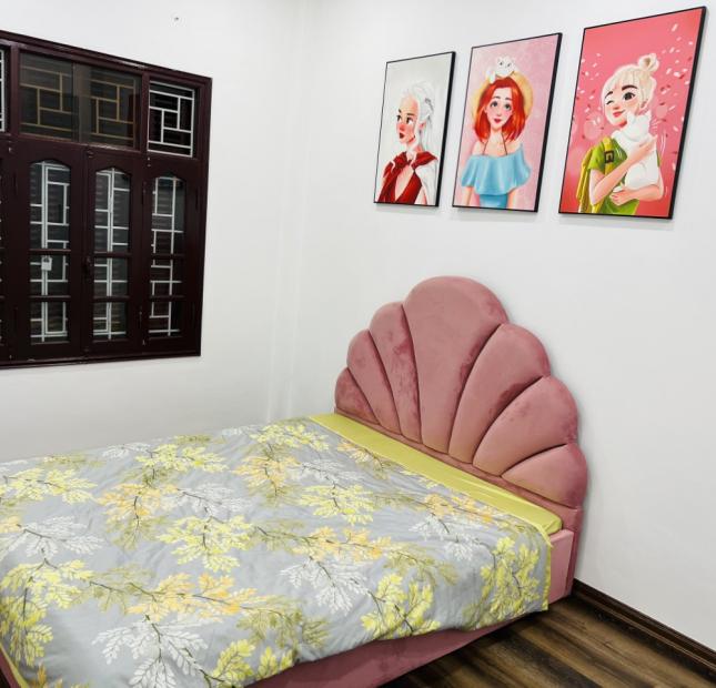 NHÀ ĐẸP CHỦ TẶNG TOÀN BỘ NỘI THẤT XỊN XÒ - NHÀ 3 MẶT THOÁNG 