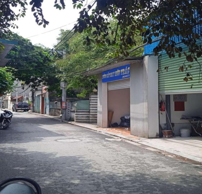 Bán nhà đường Ninh Hiệp, Quy Mông, kinh doanh quần áo, vải, 125m, mặt tiền rộng: 9m, 15 tỷ 