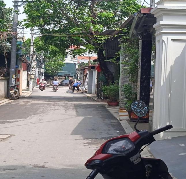 Bán nhà đường Ninh Hiệp, Quy Mông, kinh doanh quần áo, vải, 125m, mặt tiền rộng: 9m, 15 tỷ 